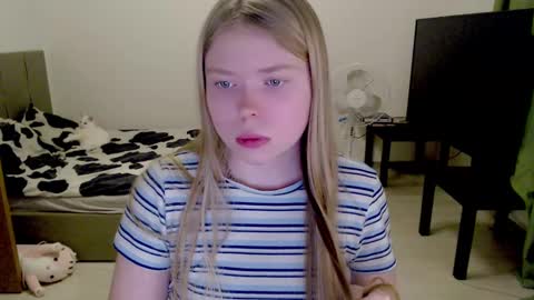 Jennyblonde and Emmabrunette online show from February 23, 2025, 12:51 am