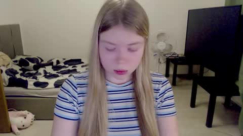 Jennyblonde and Emmabrunette online show from March 3, 2025, 10:42 pm