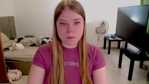 Snapshot of kitten_jenny01 chatting on September 29, 2025, 12:21 pm Jennyblonde and Emmabrunette online show from September 29, 2025, 12:21 pm