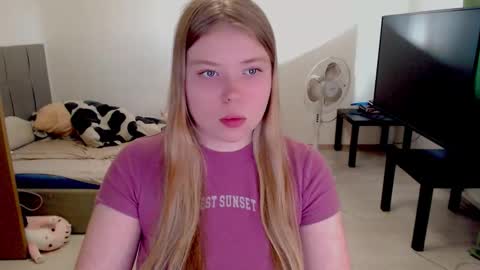 Snapshot of kitten_jenny01 chatting on October 7, 2025, 12:57 pm Jennyblonde and Emmabrunette online show from October 7, 2025, 12:57 pm