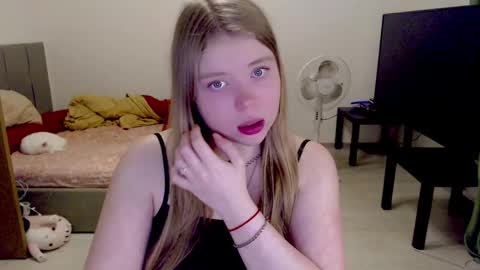 Snapshot of kitten_jenny01 chatting on October 25, 2025, 1:40 pm Jennyblonde and Emmabrunette online show from October 25, 2025, 1:40 pm