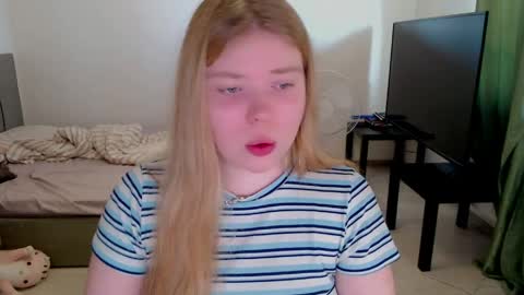Snapshot of kitten_jenny01 chatting on June 3, 2026, 3:06 pm Jennyblonde and Emmabrunette online show from June 3, 2026, 3:06 pm