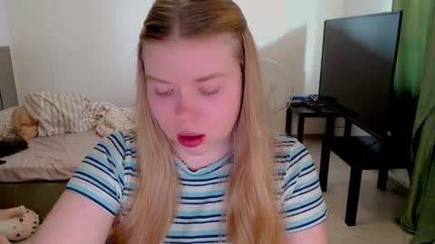 Snapshot of kitten_jenny01 chatting on June 4, 2026, 1:50 pm Jennyblonde and Emmabrunette online show from June 4, 2026, 1:50 pm