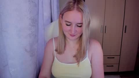 kitten_sun online show from November 8, 2025, 3:07 am