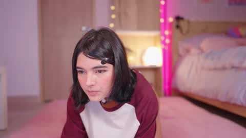 Snapshot of kittenmoon_ chatting on December 3, 2025, 11:36 pm online show from December 3, 2025, 11:36 pm