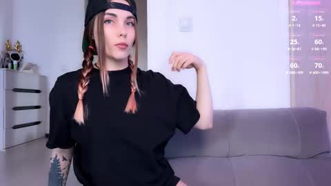 Snapshot of kittie_bear chatting on September 20, 2025, 12:06 pm Veronica online show from September 20, 2025, 12:06 pm