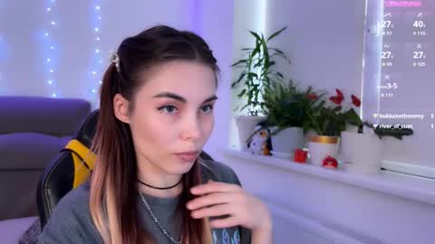 Snapshot of kittie_bear chatting on October 4, 2025, 7:17 am Veronica online show from October 4, 2025, 7:17 am