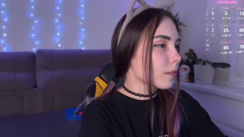 Snapshot of kittie_bear chatting on December 23, 2025, 12:52 am Veronica online show from December 23, 2025, 12:52 am