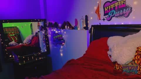Snapshot of kittiepurry chatting on February 18, 2025, 6:59 am Kittie Purry online show from February 18, 2025, 6:59 am