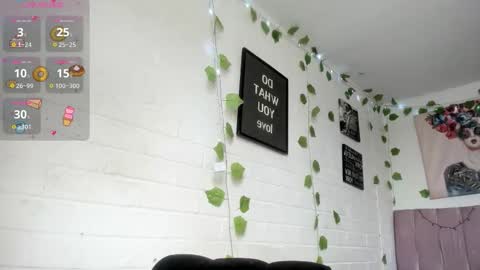  KITTY online show from December 14, 2025, 7:40 pm