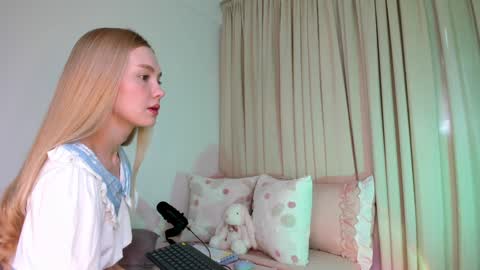 sophie online show from October 25, 2025, 3:40 pm