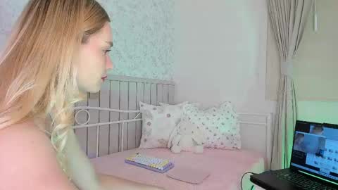 sophie online show from May 7, 2026, 5:07 pm
