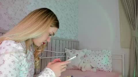 sophie online show from May 8, 2026, 5:07 pm