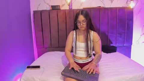 Kate online show from October 10, 2025, 7:24 pm