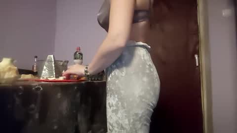 Kitti online show from November 22, 2025, 3:33 pm