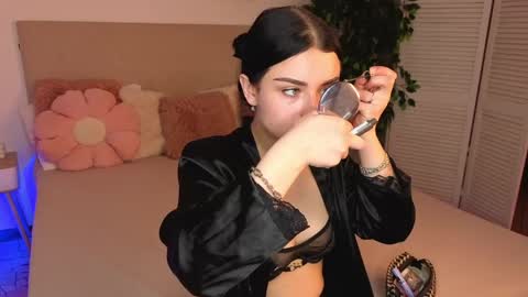 kitty_cut1ee_ online show from May 6, 2026, 7:02 am