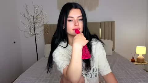 kitty_cut1ee_ online show from June 19, 2026, 5:56 am