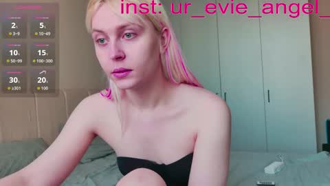 Evelyn online show from March 22, 2026, 9:34 am