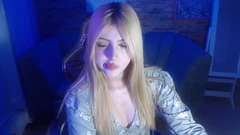 kitty_fox_b online show from December 5, 2024, 6:55 pm