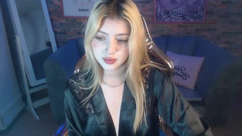 kitty_fox_b online show from January 7, 2025, 10:52 pm