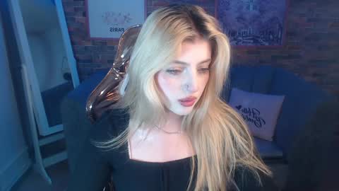kitty_fox_b online show from January 8, 2025, 1:53 am