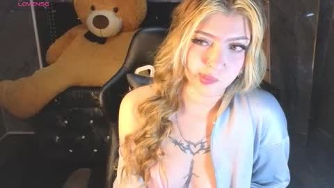 kitty_fox_b online show from December 17, 2025, 12:55 pm