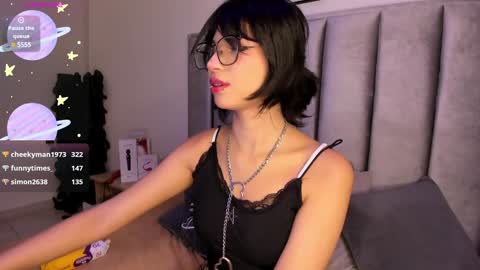 Camila online show from December 5, 2024, 5:04 am