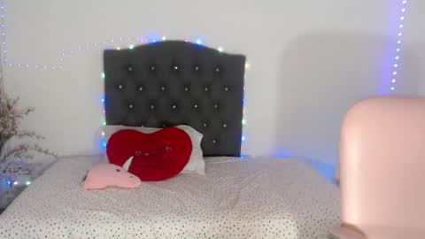 kitty  online show from September 20, 2025, 7:59 pm