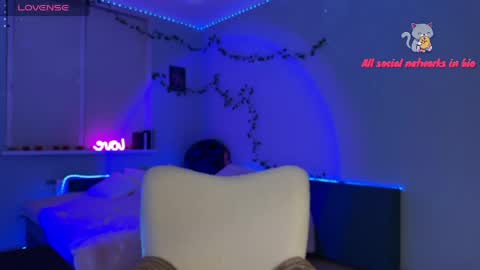 kitty_kristy1 online show from April 30, 2026, 7:53 pm