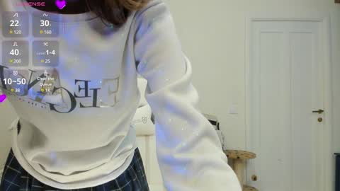 Snapshot of kitty_rock_paw chatting on December 4, 2024, 1:25 am Emilly online show from December 4, 2024, 1:25 am