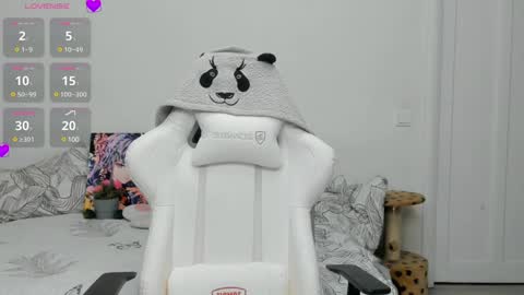 Snapshot of kitty_rock_paw chatting on December 11, 2024, 11:43 pm Emilly online show from December 11, 2024, 11:43 pm