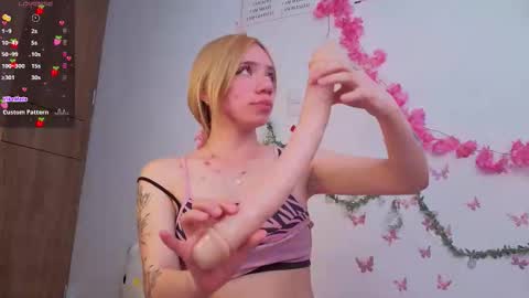  Kitty  online show from September 13, 2025, 9:03 pm