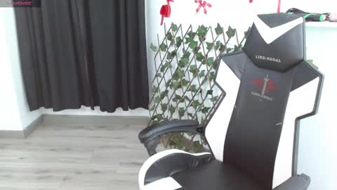 kitty_vaal online show from February 9, 2025, 6:54 am