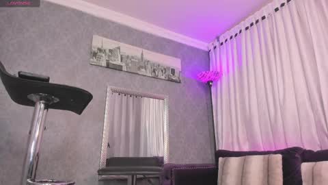 Snapshot of kitty_wichis chatting on December 12, 2024, 5:10 am Kendall Saray   online show from December 12, 2024, 5:10 am