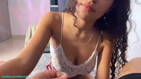 Kitty black hair 19 years Isa red hair18 years John 21 years online show from February 14, 2025, 3:22 am