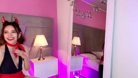 Snapshot of kittybloom_ chatting on October 8, 2025, 1:31 pm Kitty online show from October 8, 2025, 1:31 pm