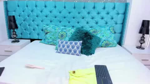 Kitty online show from December 23, 2024, 2:28 pm