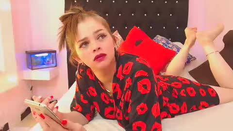 Snapshot of kittybonx chatting on December 2, 2024, 2:08 pm paola online show from December 2, 2024, 2:08 pm