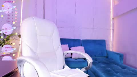 Kitty online show from October 22, 2025, 4:57 am