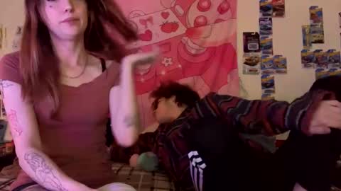 kitty online show from December 15, 2025, 6:17 am