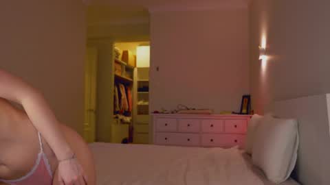 Snapshot of kittymeow_xxx chatting on May 16, 2026, 1:32 pm Sofia online show from May 16, 2026, 1:32 pm