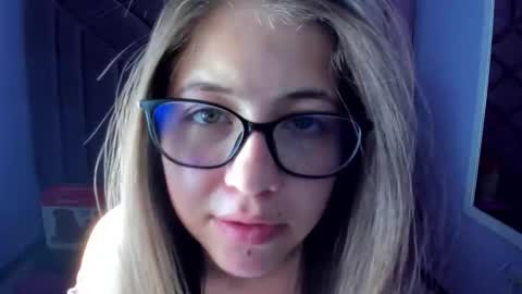 Sarah online show from May 4, 2026, 3:52 pm