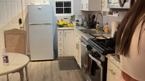 kittypurr79 online show from December 4, 2025, 2:21 am