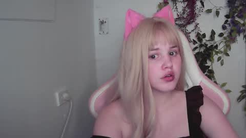 Snapshot of kittysouffle chatting on December 17, 2024, 11:49 am KItty Souffle online show from December 17, 2024, 11:49 am