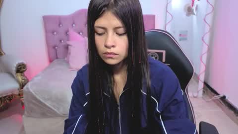 Snapshot of kittystar_tay chatting on September 29, 2025, 11:48 am Kitty  online show from September 29, 2025, 11:48 am