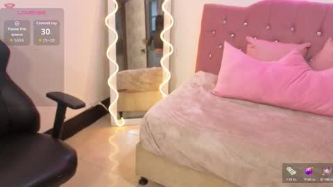 Snapshot of kittystar_tay chatting on October 12, 2025, 11:42 am Kitty  online show from October 12, 2025, 11:42 am