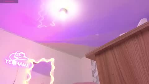 Kitty  online show from November 27, 2025, 11:34 am