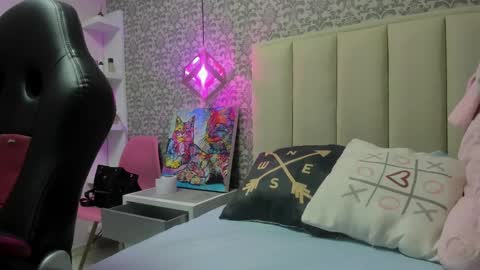 Snapshot of kittytimberlake chatting on February 13, 2025, 11:17 am K I T T Y online show from February 13, 2025, 11:17 am