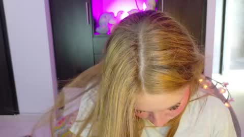  K I T T  Y  online show from May 24, 2026, 2:33 pm
