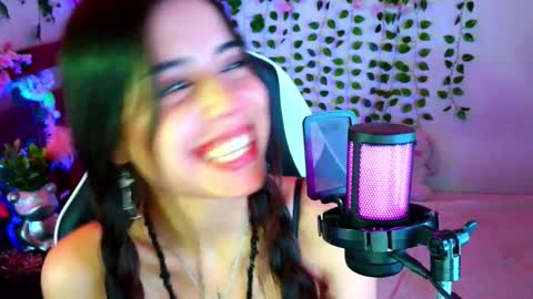 Kittyuwu  online show from November 6, 2025, 7:04 pm